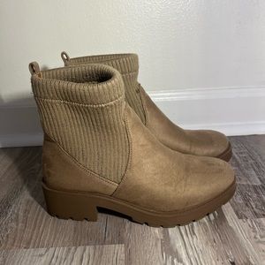 Tan Suede Boots Women’s 9